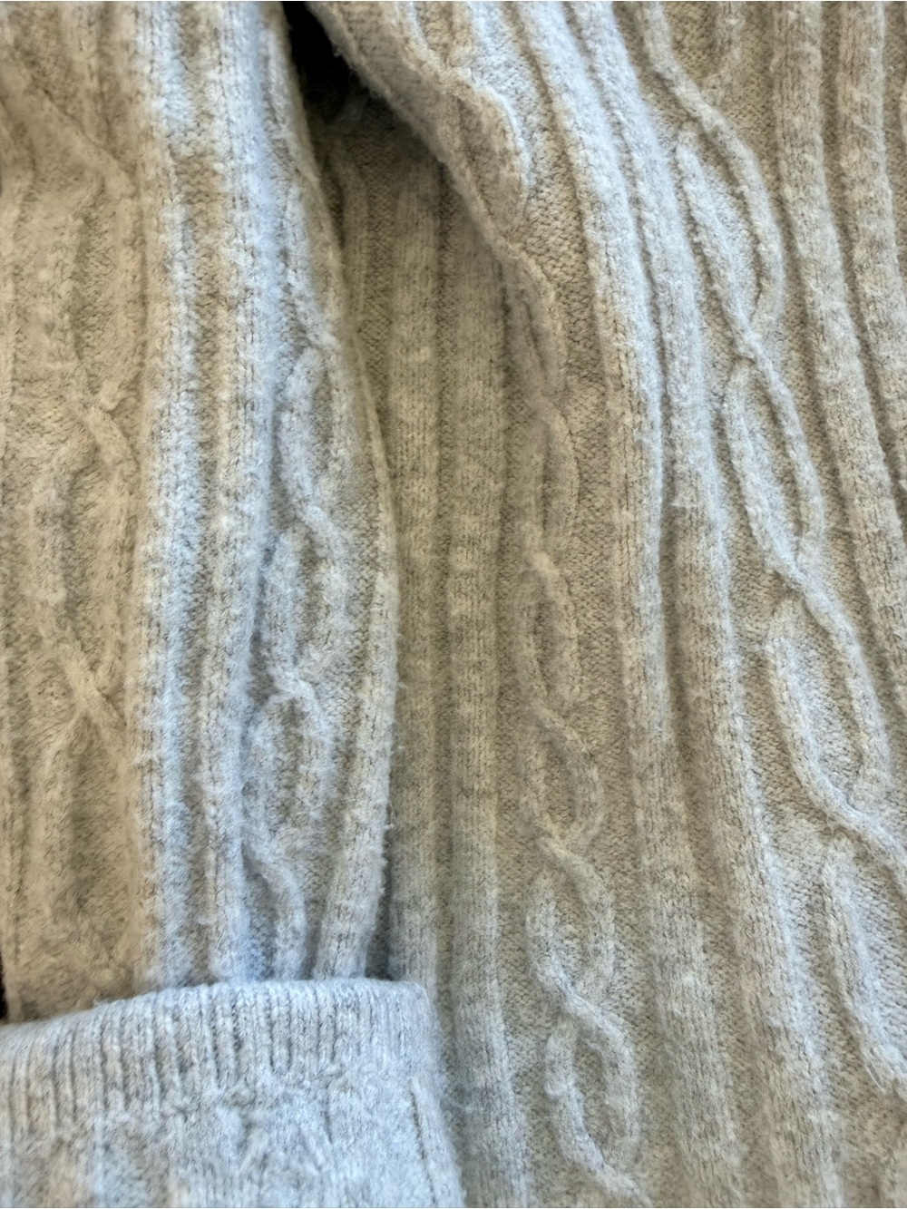ALO Yoga Winter Bliss Cable Knit Cardigan Light Gray M - Picture 8 of 8